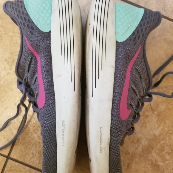 Nike Tennis Shoes - Picture 4 of 5